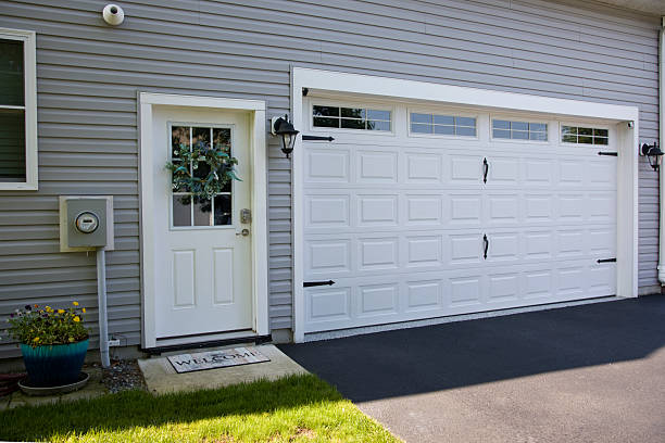 24/7 Emergency Garage Door Panel Replacement experts in Lake City, IA
